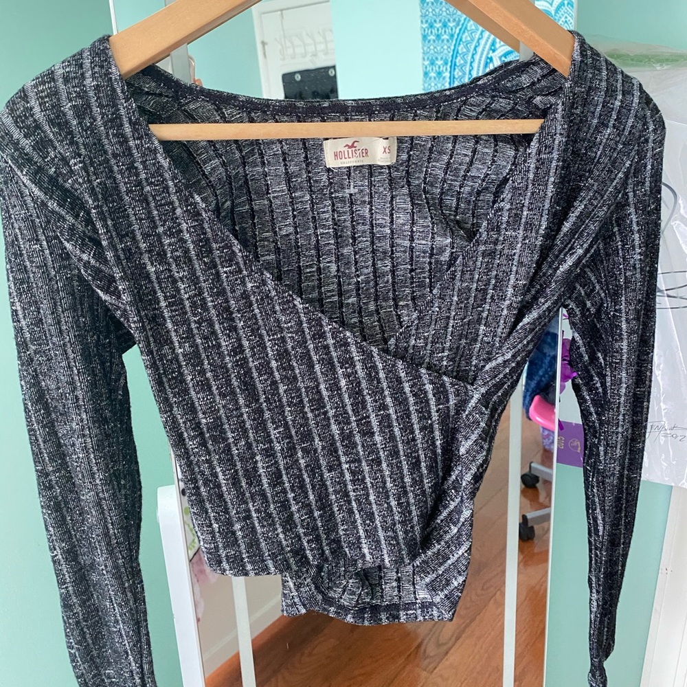 Hollister cross cross top